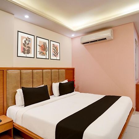 Отель Super Townhouse Airport Road Delhi Нью-Дели Экстерьер фото