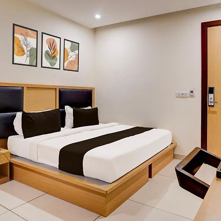 Отель Super Townhouse Airport Road Delhi Нью-Дели Экстерьер фото
