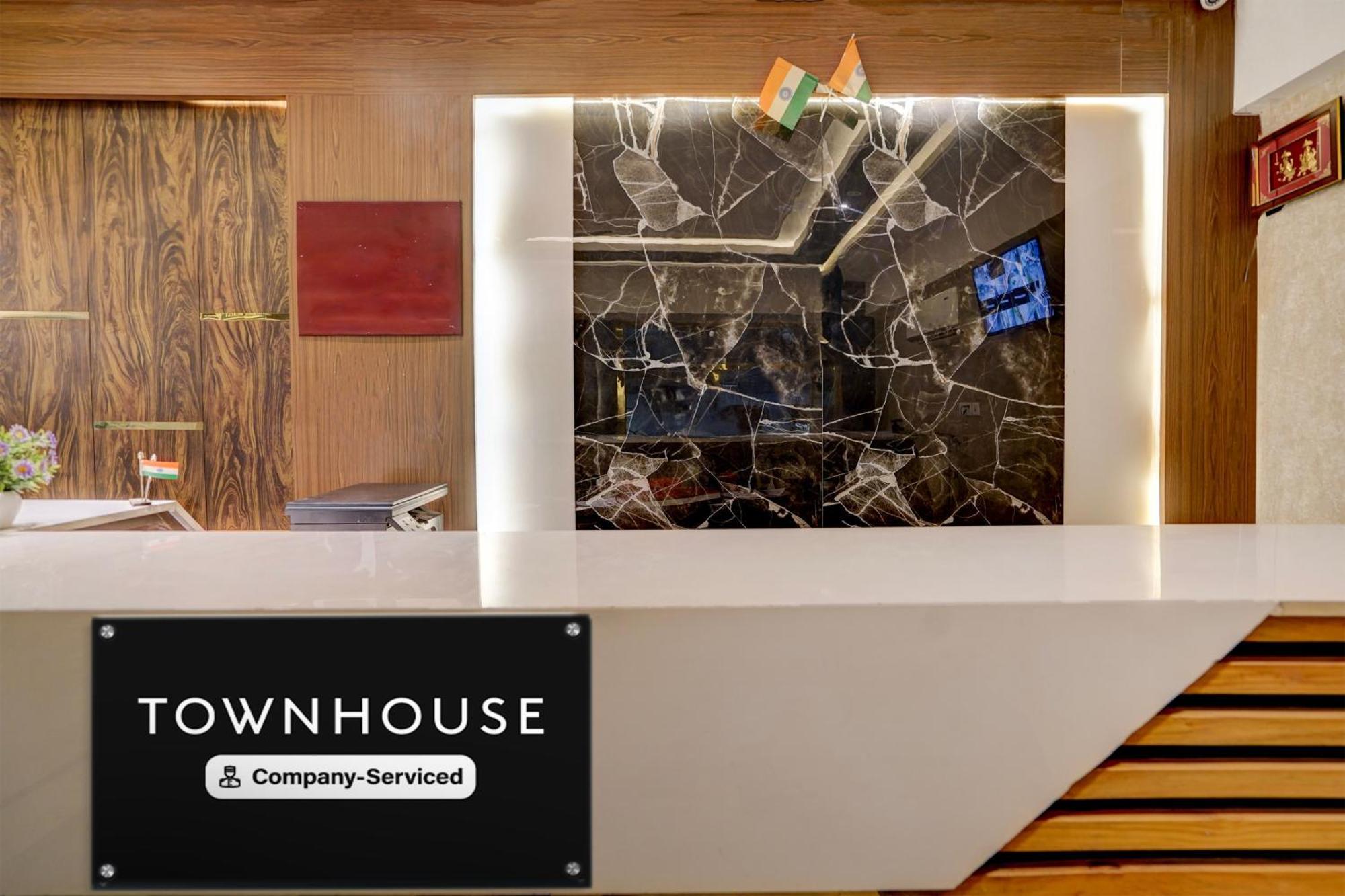 Отель Super Townhouse Airport Road Delhi Нью-Дели Экстерьер фото