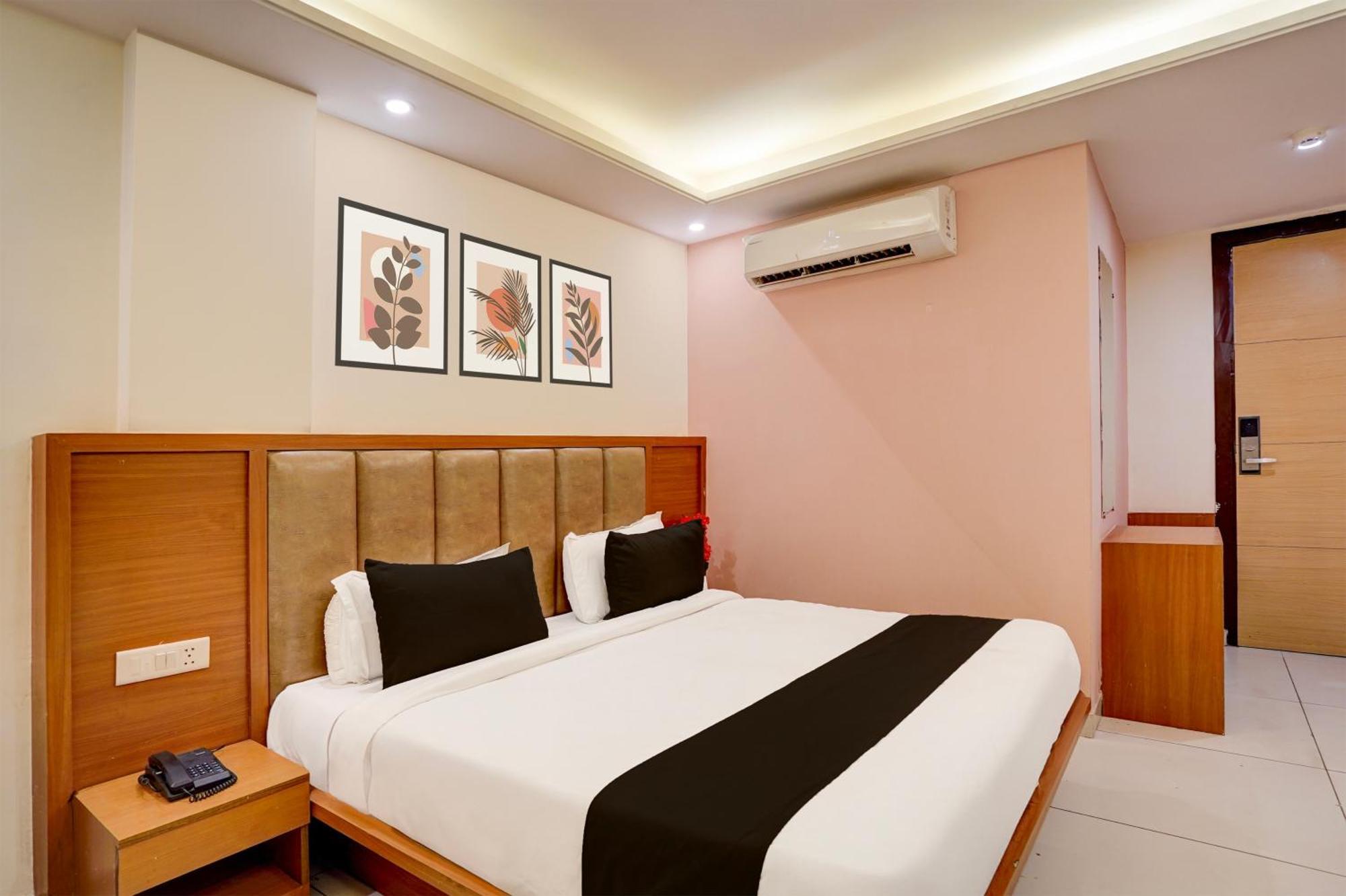 Отель Super Townhouse Airport Road Delhi Нью-Дели Экстерьер фото