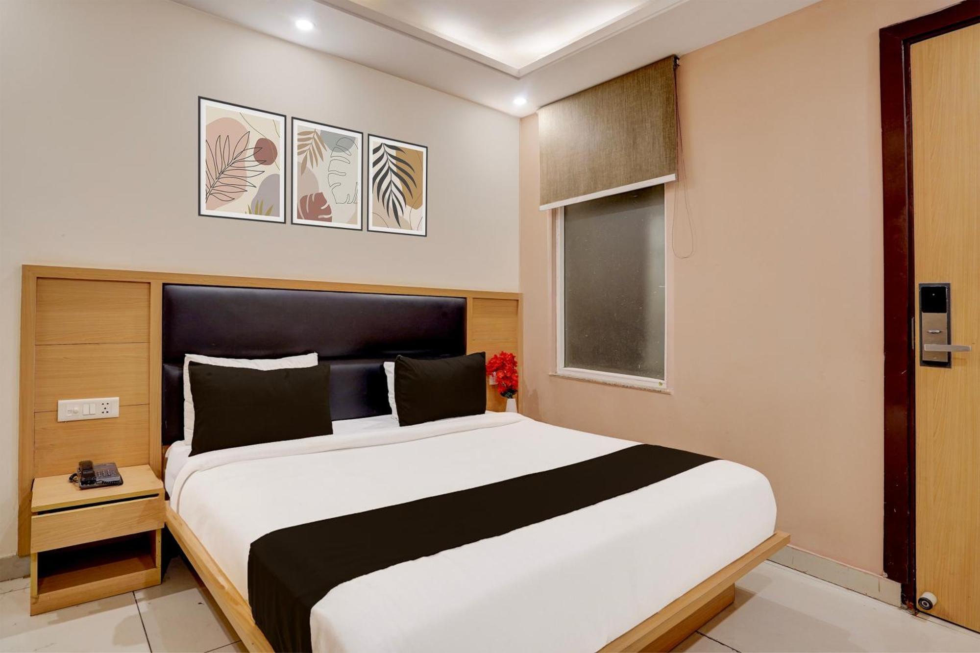Отель Super Townhouse Airport Road Delhi Нью-Дели Экстерьер фото