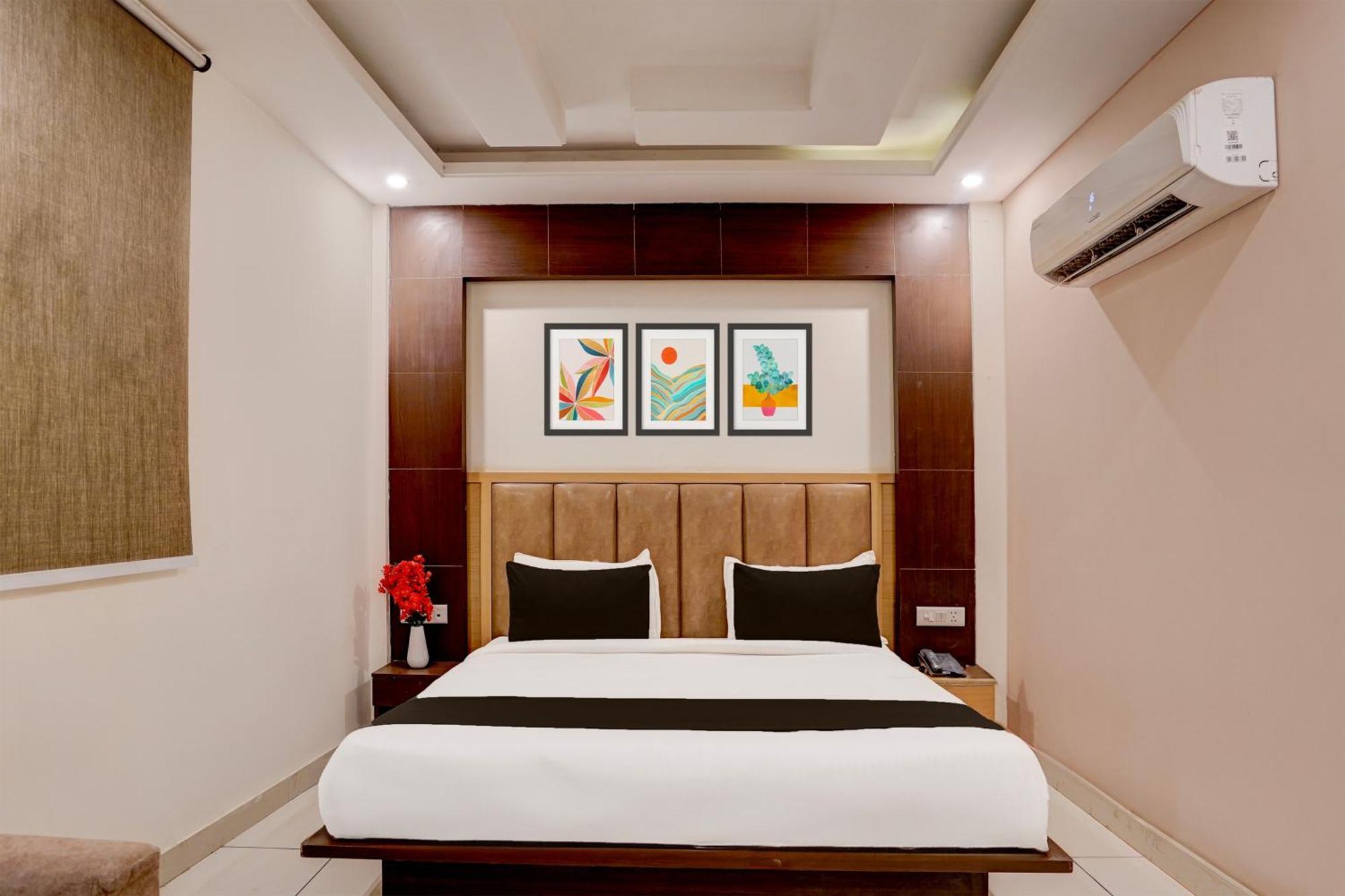 Отель Super Townhouse Airport Road Delhi Нью-Дели Экстерьер фото