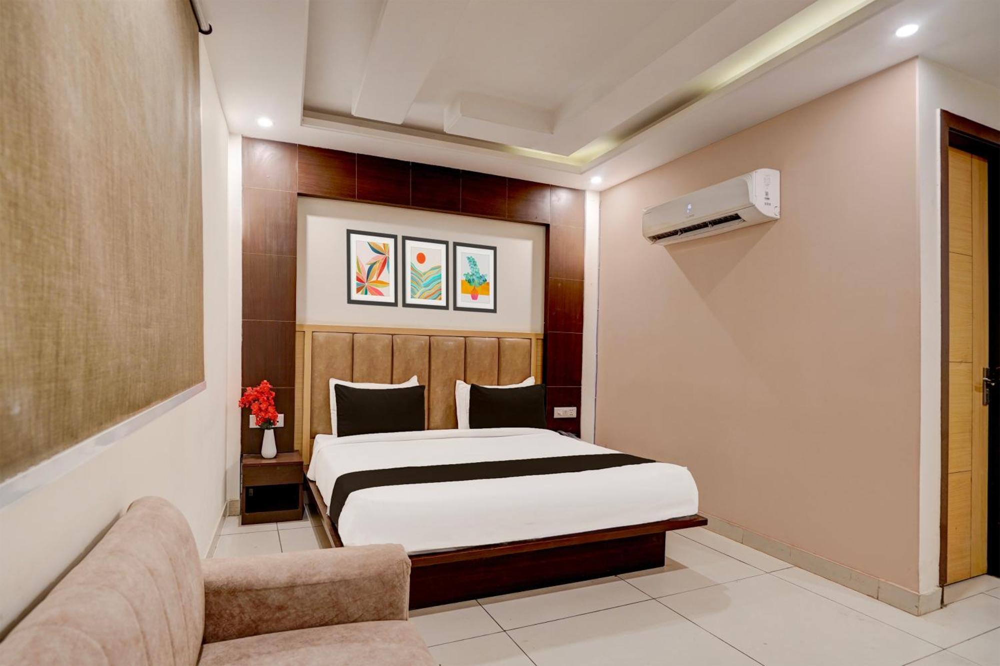 Отель Super Townhouse Airport Road Delhi Нью-Дели Экстерьер фото