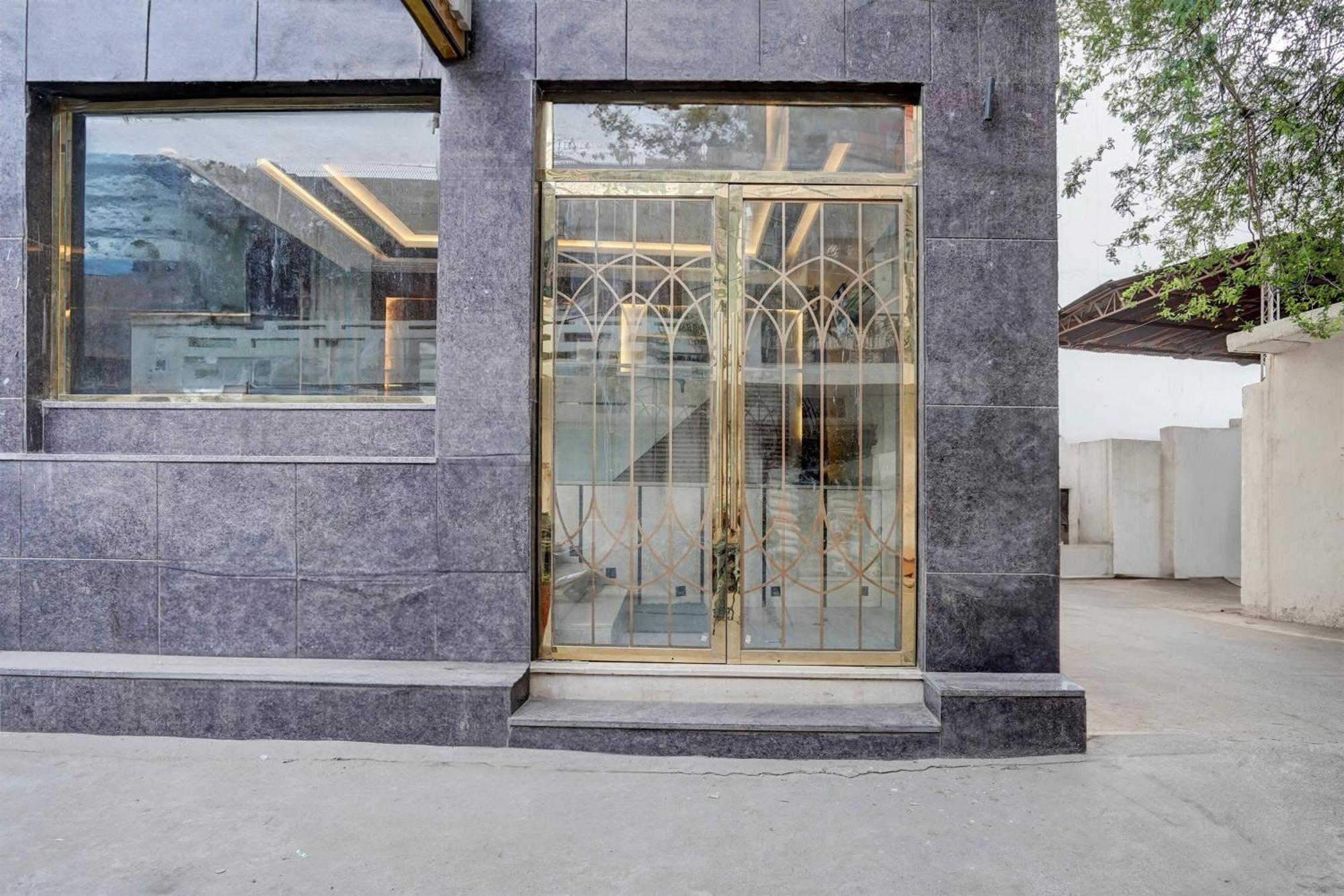Отель Super Townhouse Airport Road Delhi Нью-Дели Экстерьер фото