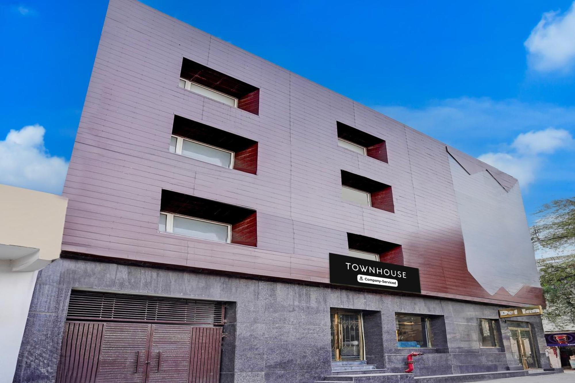 Отель Super Townhouse Airport Road Delhi Нью-Дели Экстерьер фото