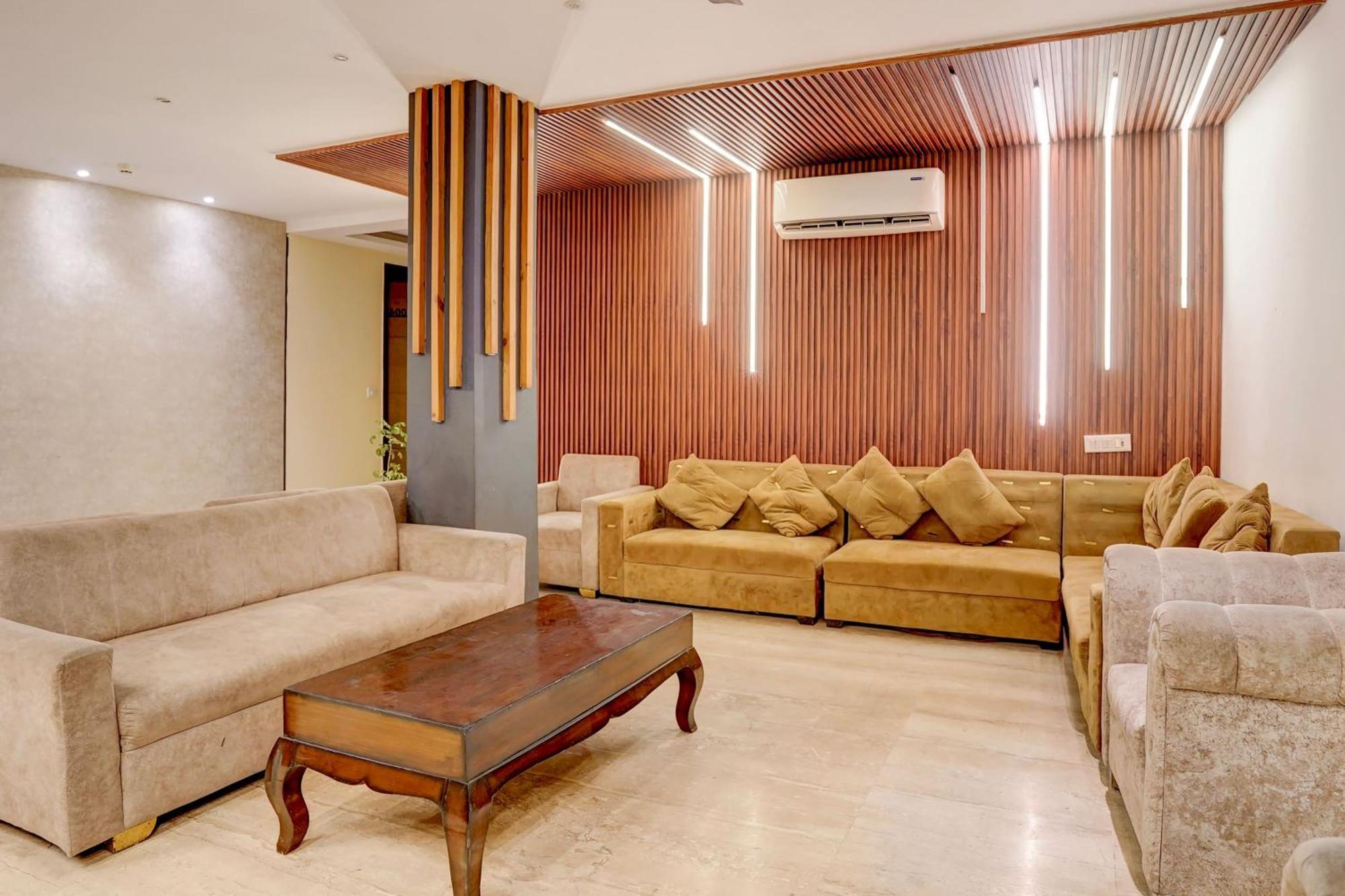 Отель Super Townhouse Airport Road Delhi Нью-Дели Экстерьер фото