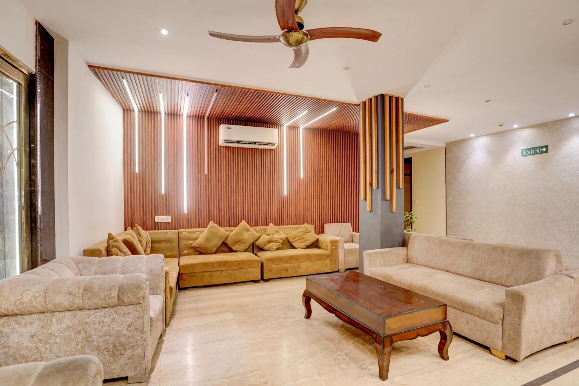 Отель Super Townhouse Airport Road Delhi Нью-Дели Экстерьер фото